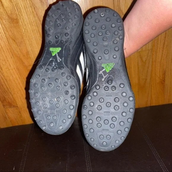 Adidas indoor soccer cleats/unisex - Picture 7 of 7